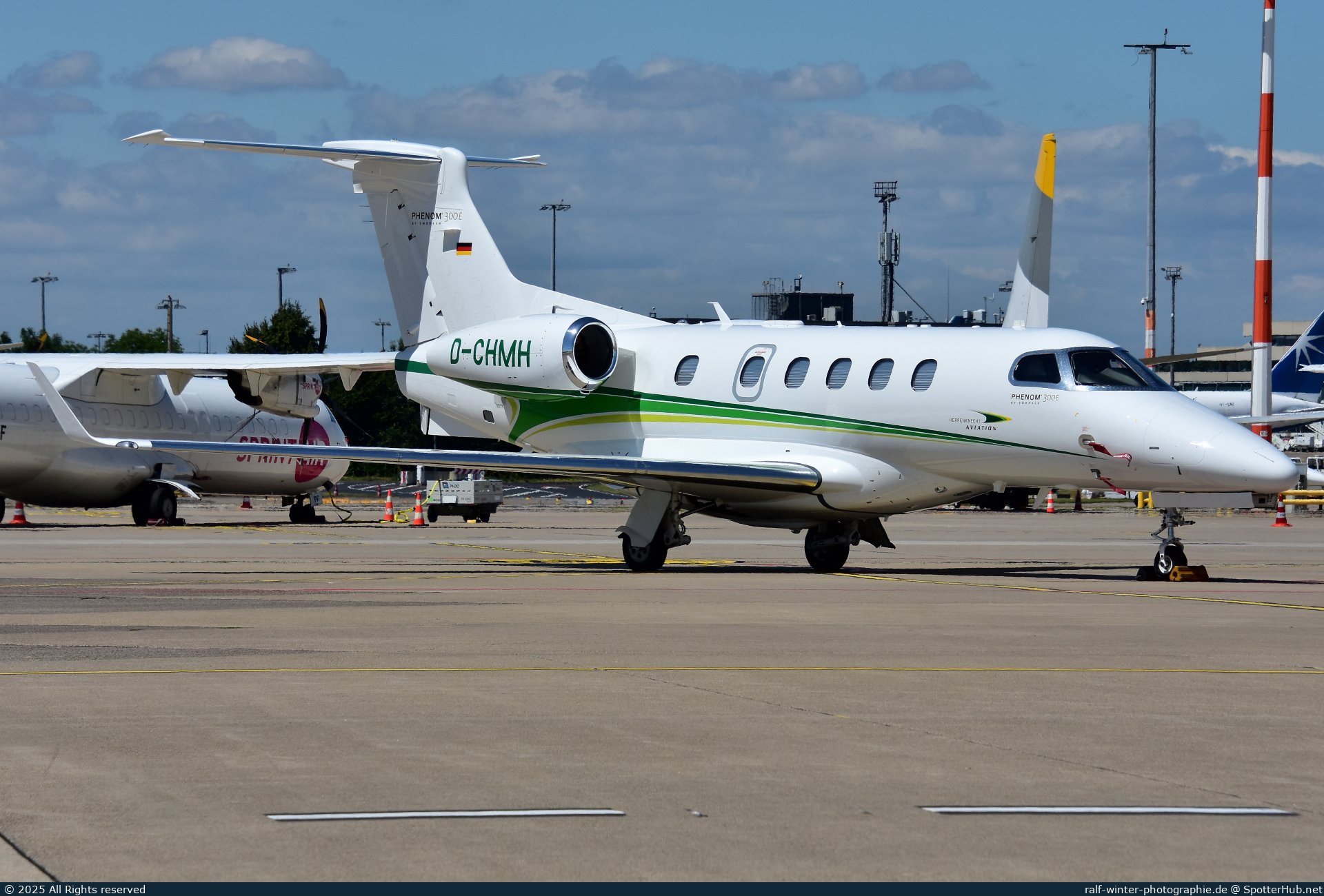 Photo of D-CHMH - Embraer Phenom 300E operated by Herrenknecht Aviation