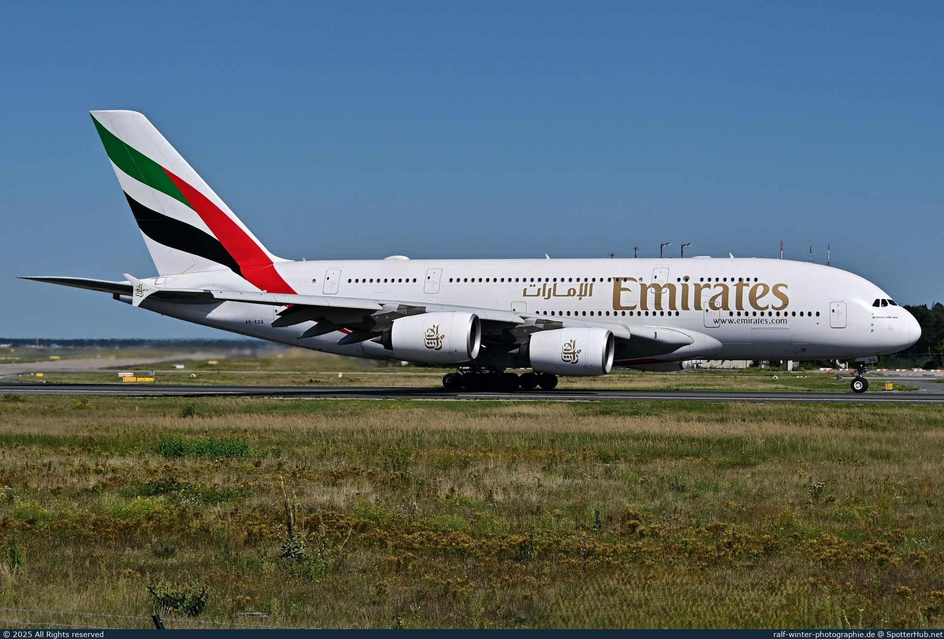 Photo of A6-EDQ - Airbus A380-861 operated by Emirates
