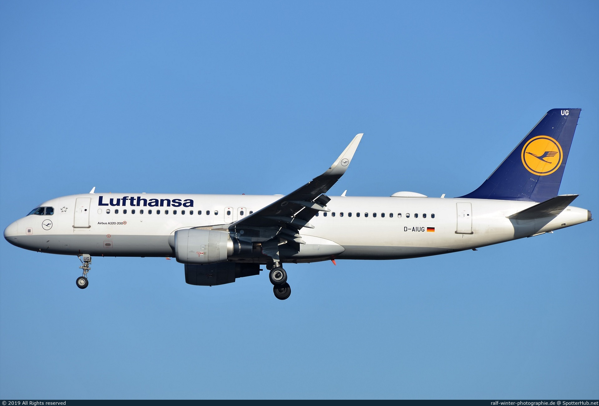 Photo of D-AIUG - Airbus A320-214 operated by Lufthansa