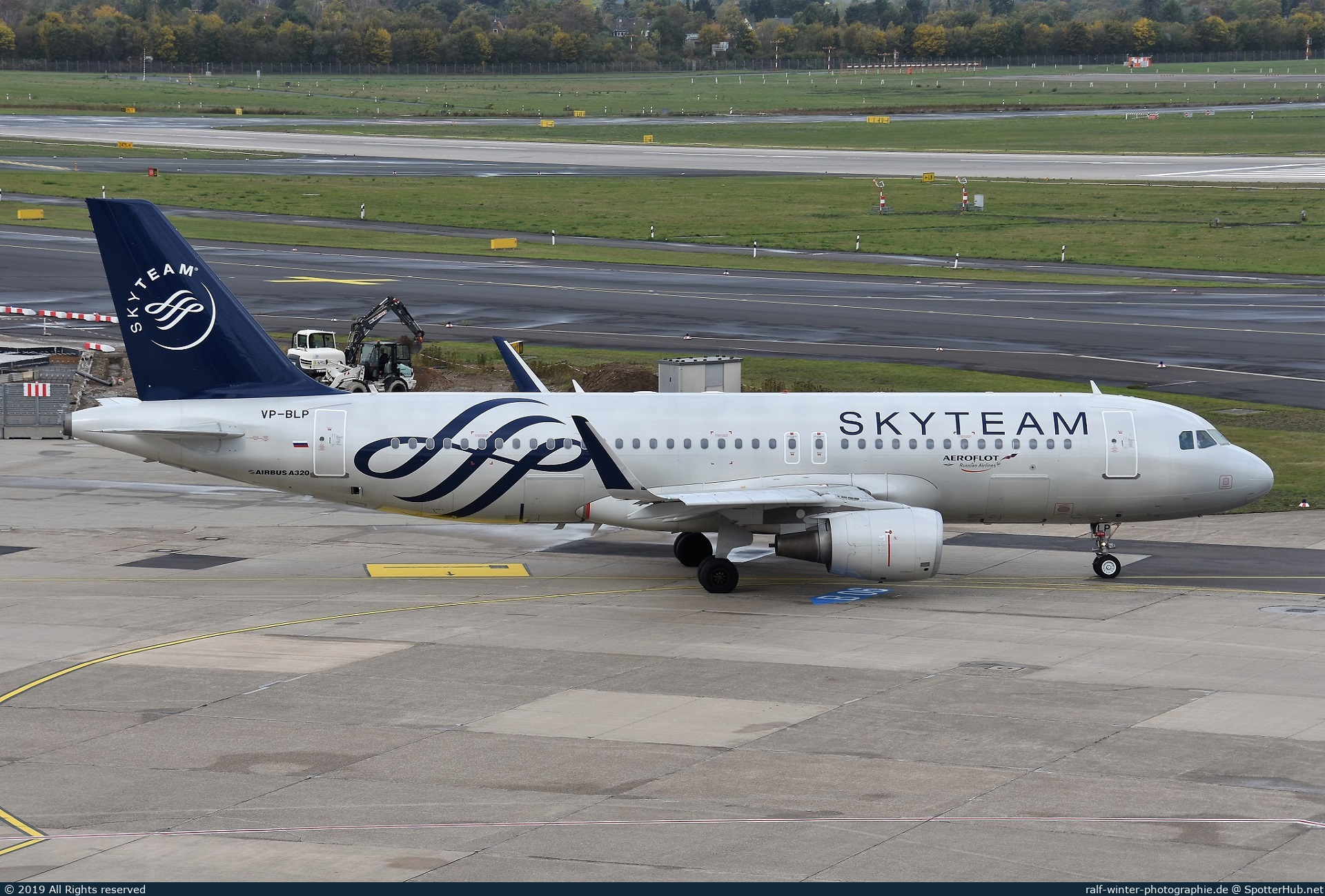 Photo of VP-BLP - Airbus A320-214 operated by Aeroflot
