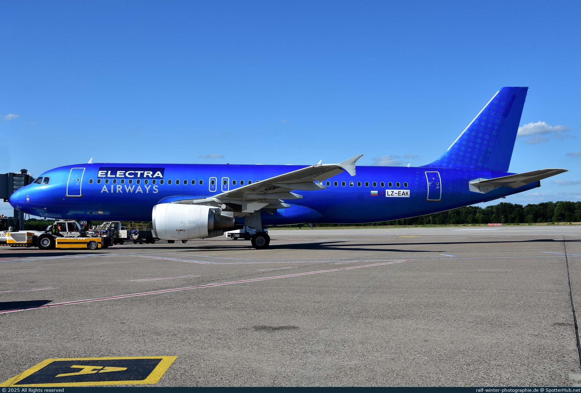 Photo of LZ-EAK - Airbus A320-214 operated by Electra Airways