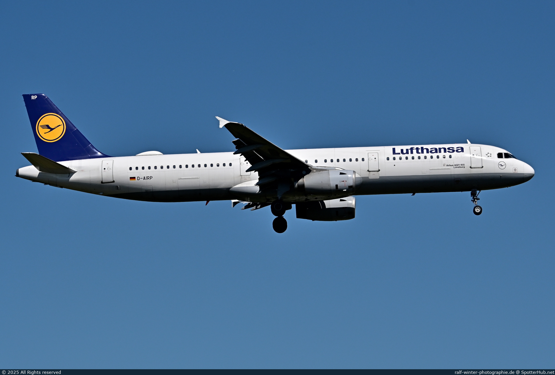 Photo of D-AIRP - Airbus A321-131 operated by Lufthansa