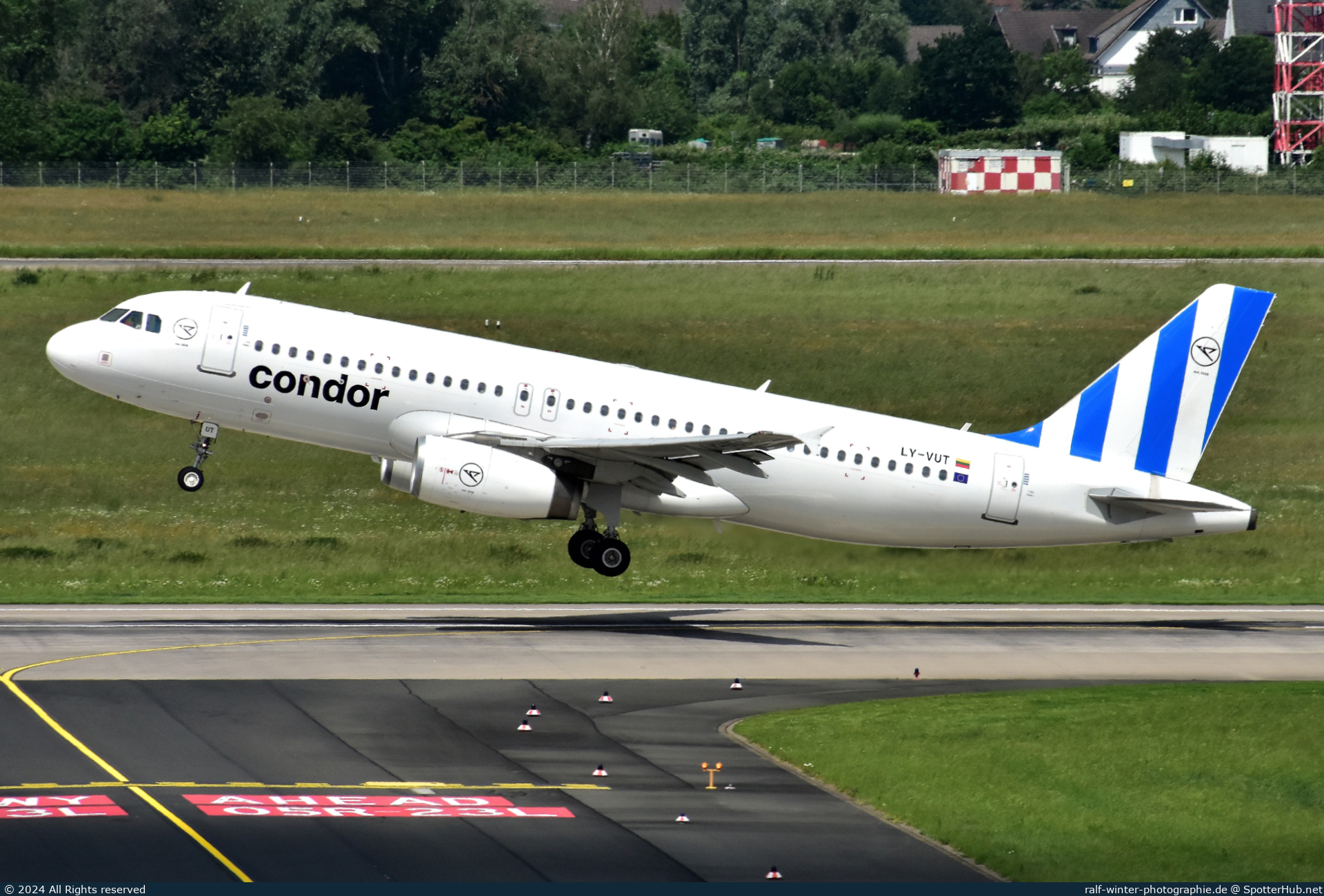 Photo of LY-VUT - Airbus A320-232 operated by Condor (opb Heston Airlines)