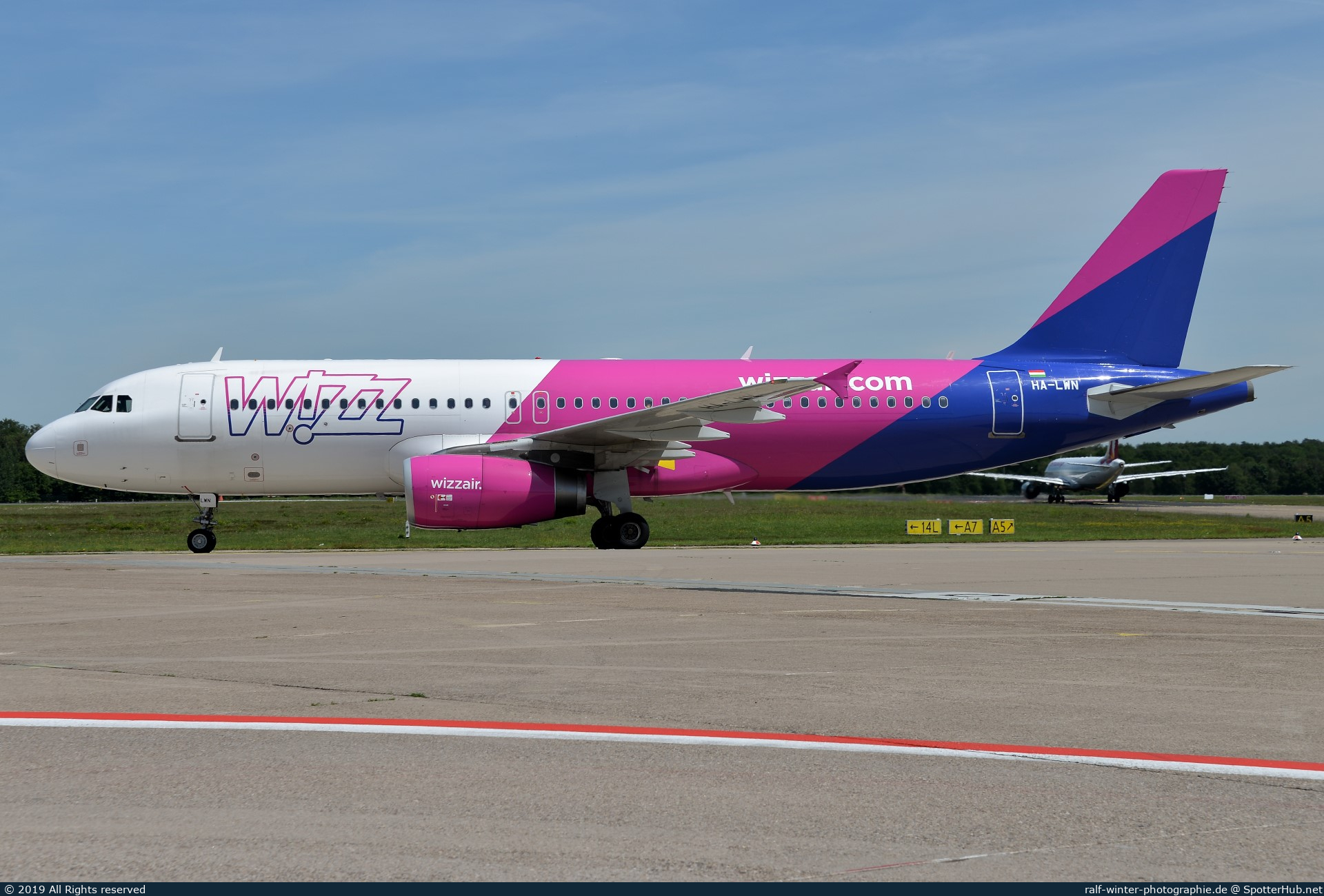 Photo of HA-LWN - Airbus A320-232 operated by Wizz Air
