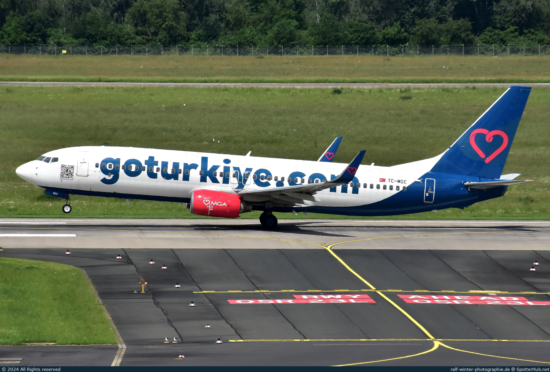 Photo of TC-MGC - Boeing 737-83N operated by Mavi Gök Airlines