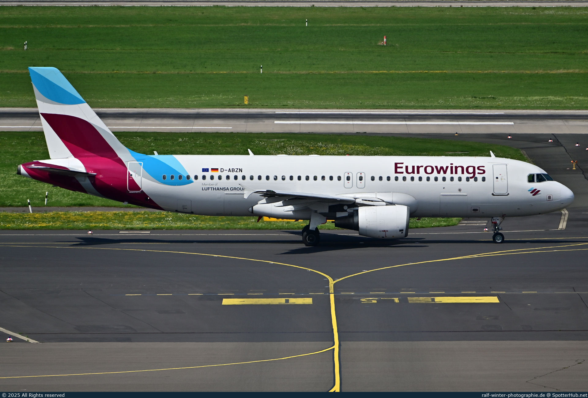 Photo of D-ABZN - Airbus A320-216 operated by Eurowings