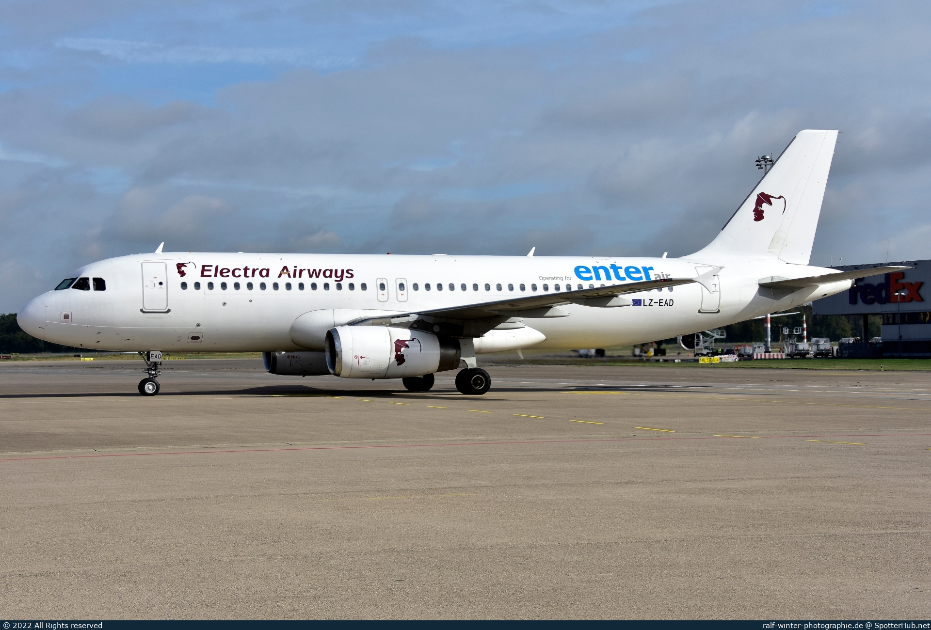 Photo of LZ-EAD - Airbus A320-232 operated by Enter Air (opb Electra Airways)