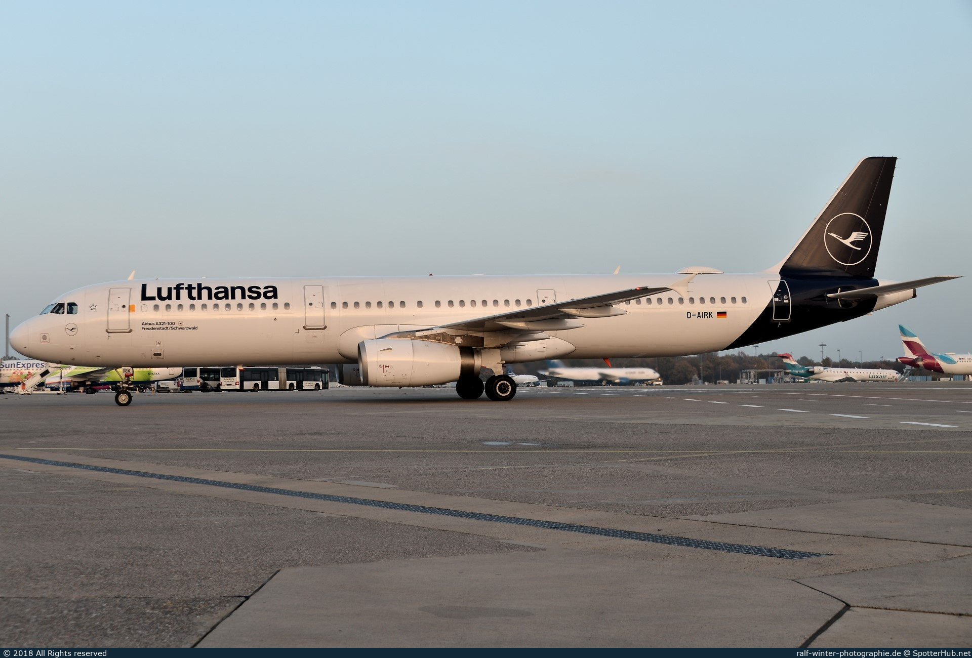 Photo of D-AIRK - Airbus A321-131 operated by Lufthansa
