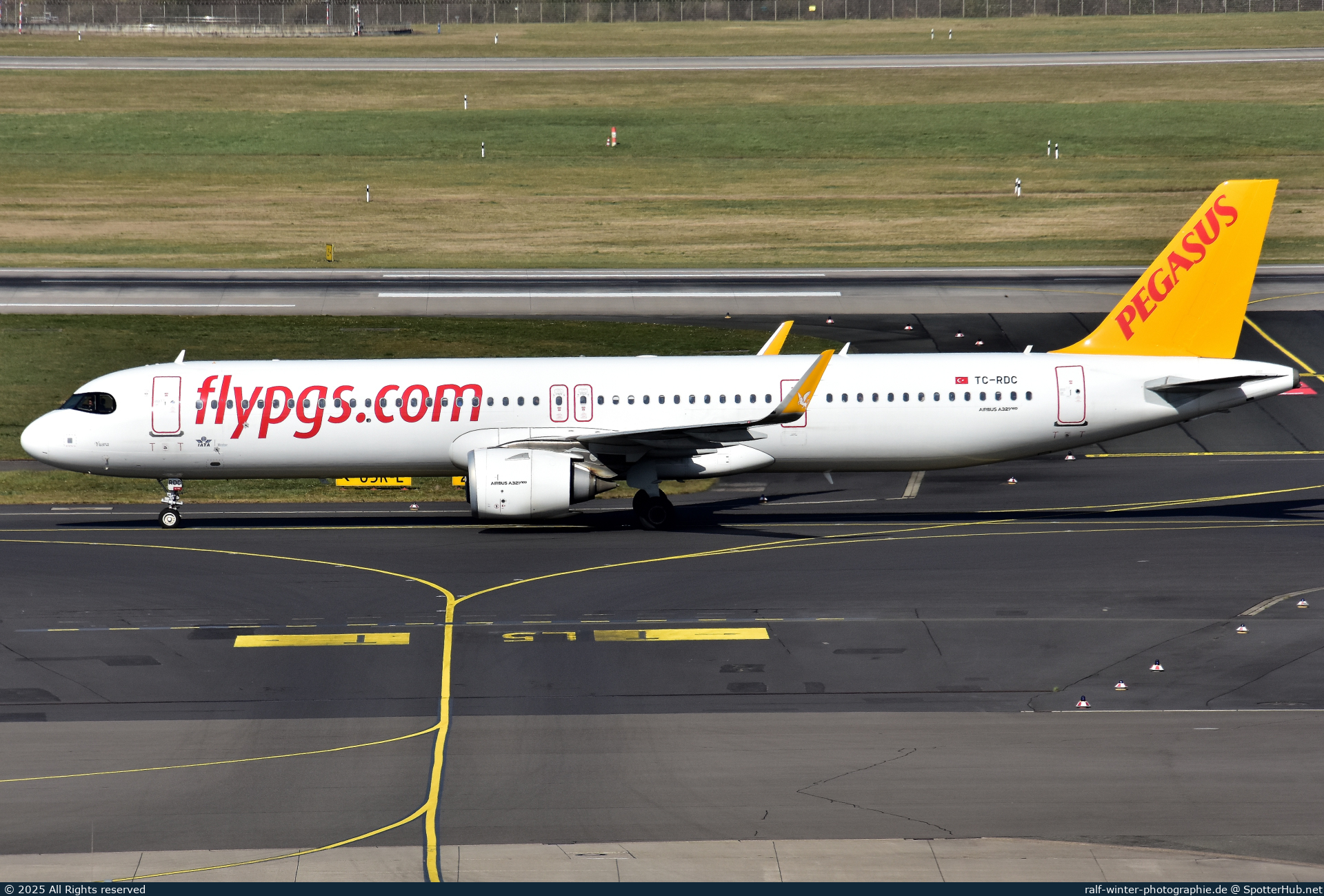 Photo of TC-RDC - Airbus A321-251NX operated by Pegasus Airlines