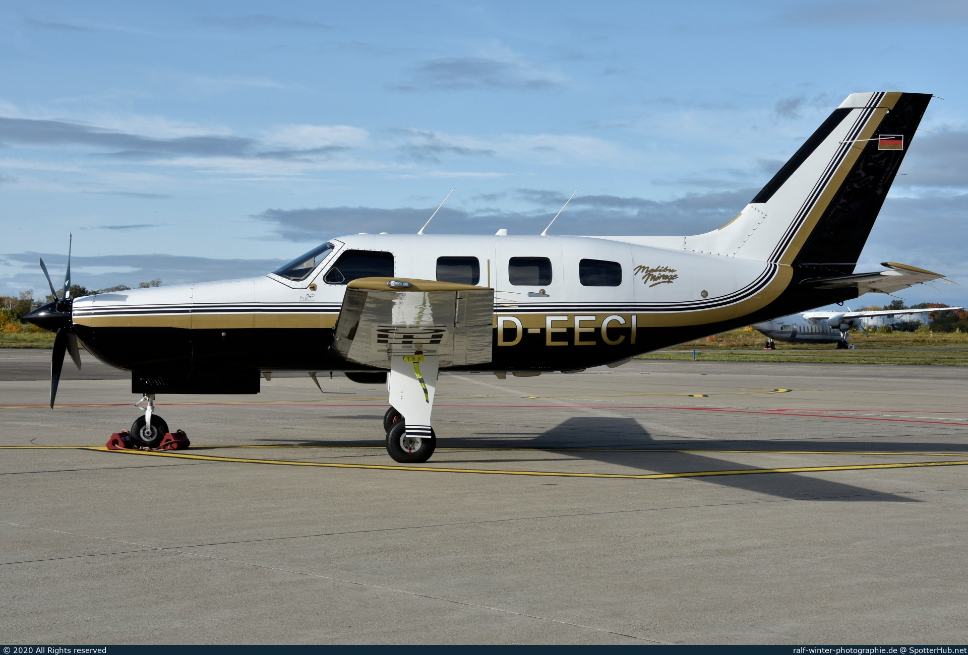 Photo of D-EECI - Piper PA-46-350P Malibu Mirage operated by Private