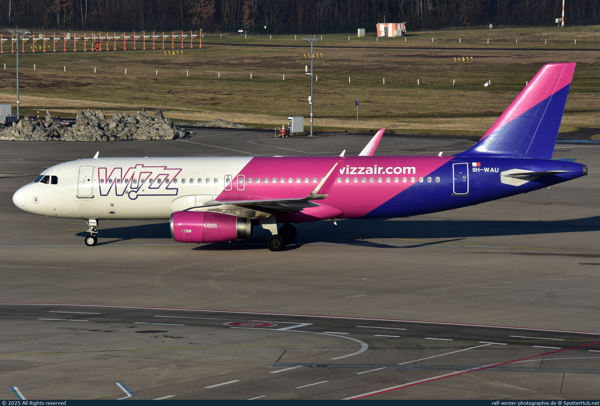 Photo of 9H-WAU - Airbus A320-232 operated by Wizz Air Malta