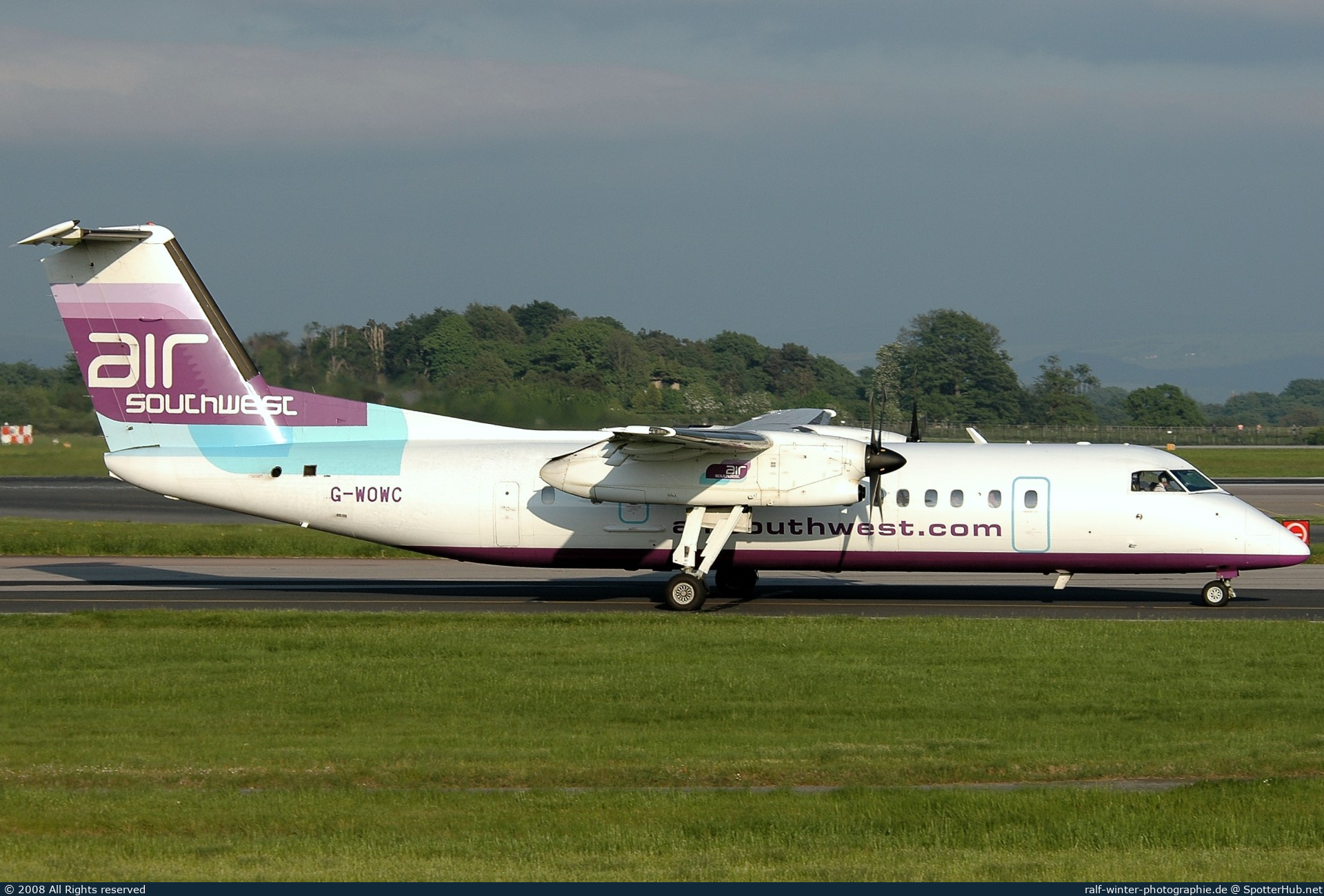 Photo of G-WOWC - Bombardier DHC-8-311 Dash 8 300 operated by Air Southwest