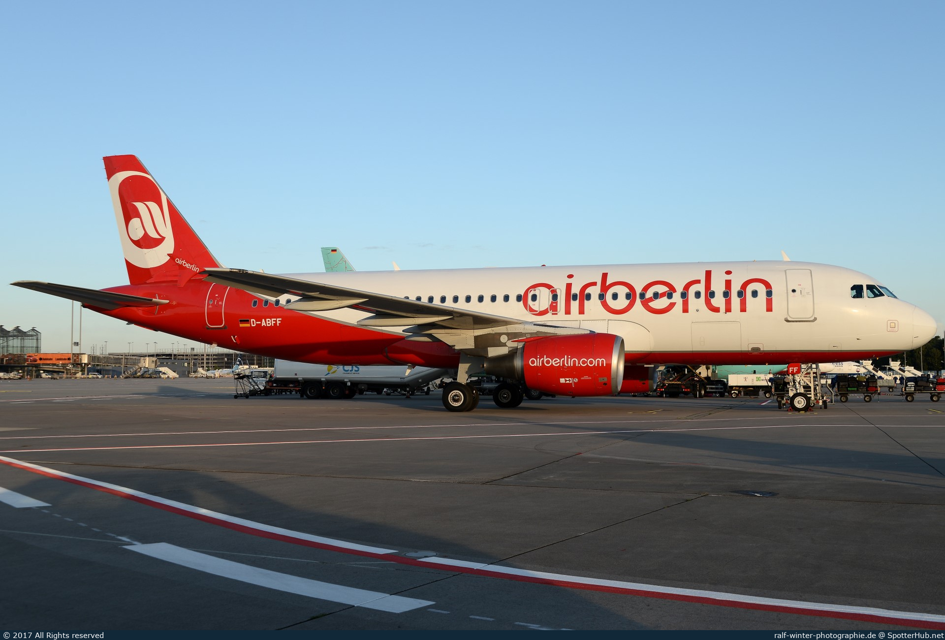 Photo of D-ABFF - Airbus A320-214 operated by Air Berlin