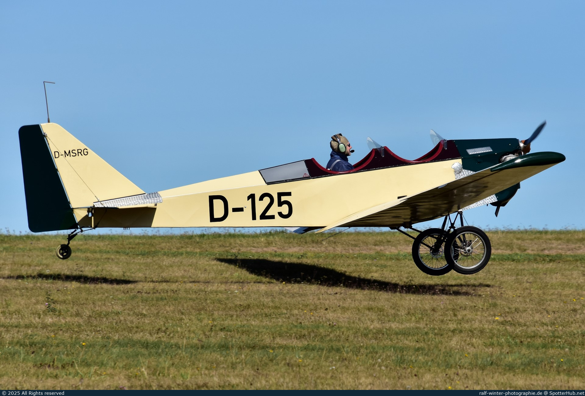 Photo of D-MSRG - Dallach D2 Sunrise operated by Private
