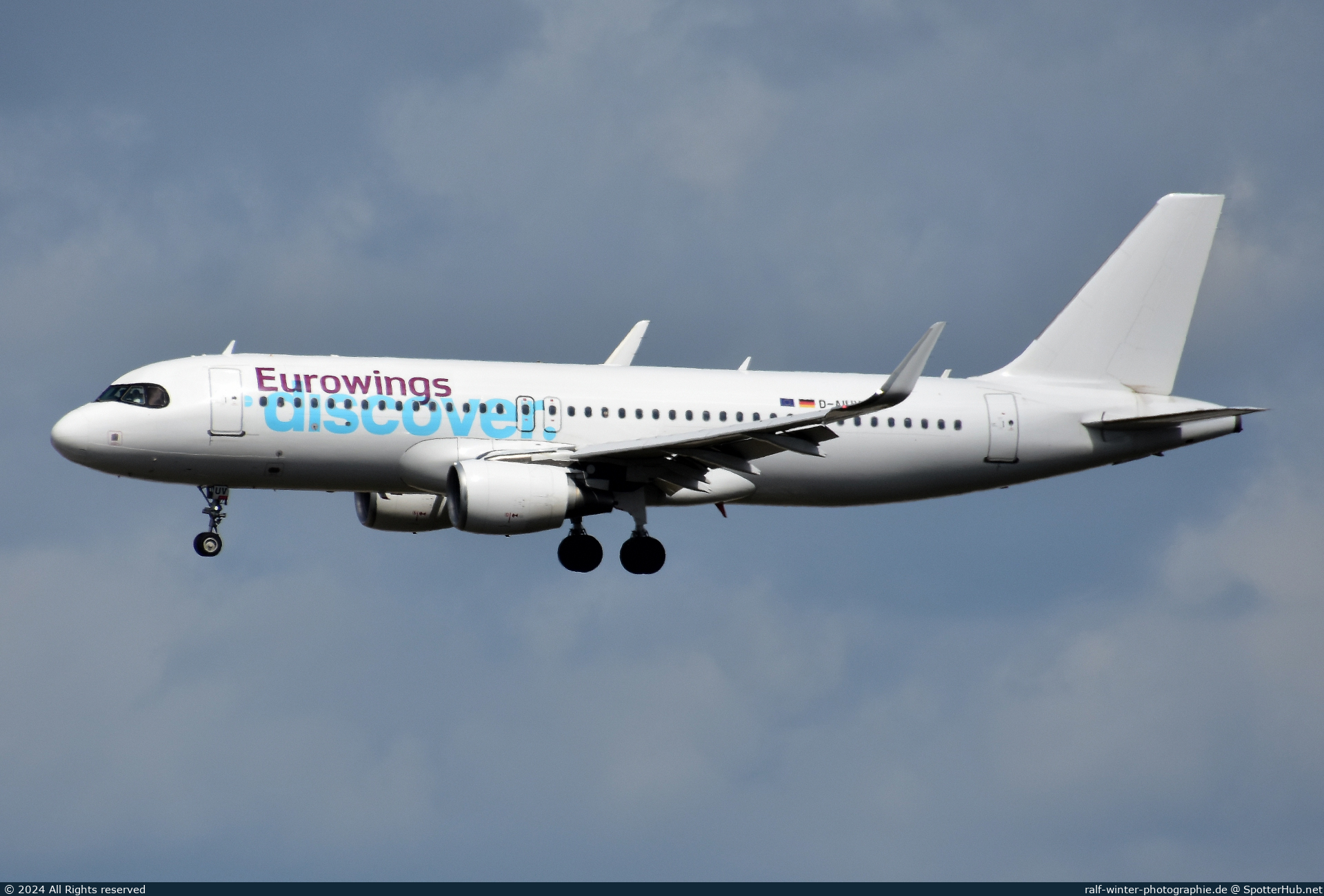 Photo of D-AIUV - Airbus A320-214 operated by Eurowings Discover