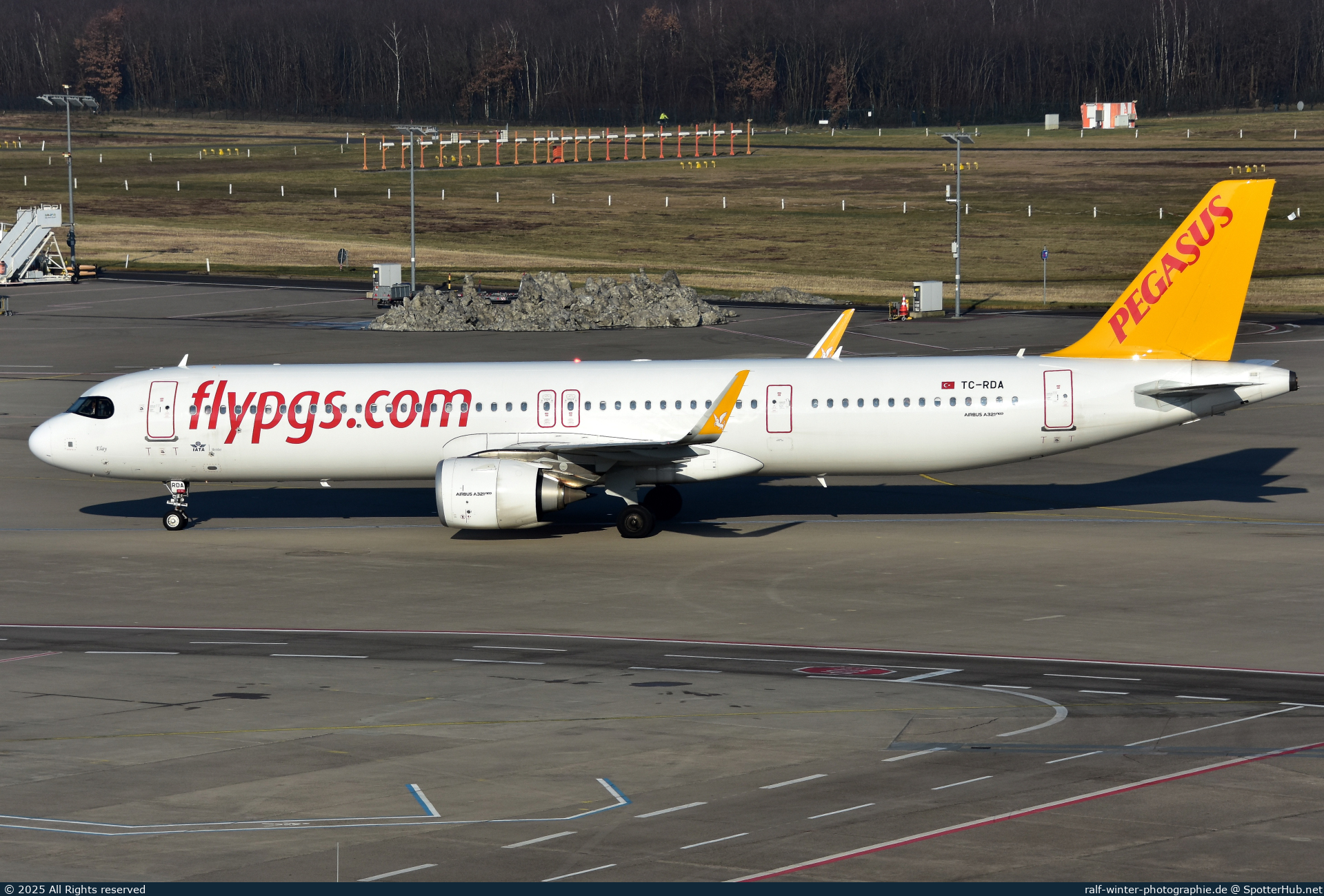 Photo of TC-RDA - Airbus A321-251NX operated by Pegasus Airlines