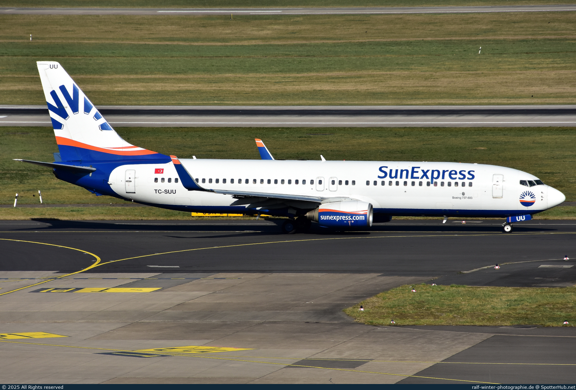 Photo of TC-SUU - Boeing 737-86Q operated by SunExpress
