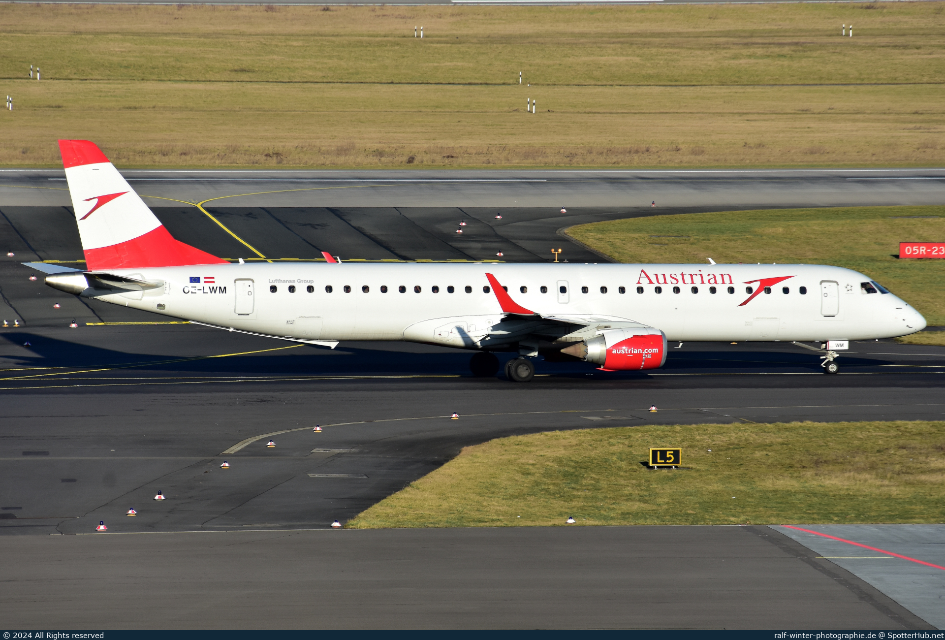 Photo of OE-LWM - Embraer ERJ-195LR operated by Austrian Airlines