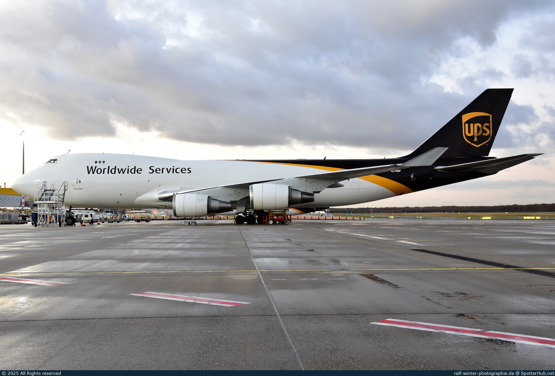 Photo of N570UP - Boeing 747-44AF operated by UPS United Parcel Service