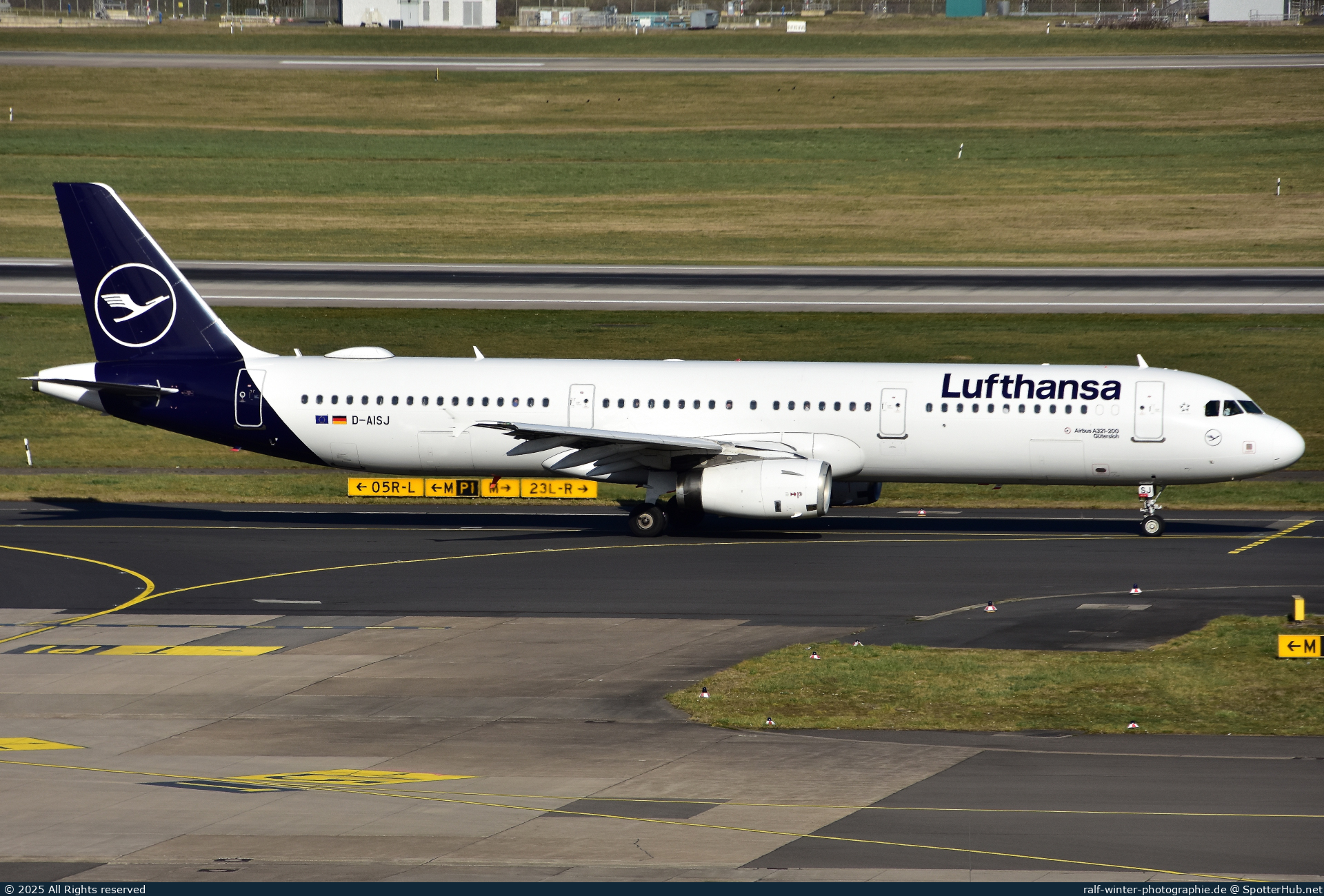 Photo of D-AISJ - Airbus A321-231 operated by Lufthansa