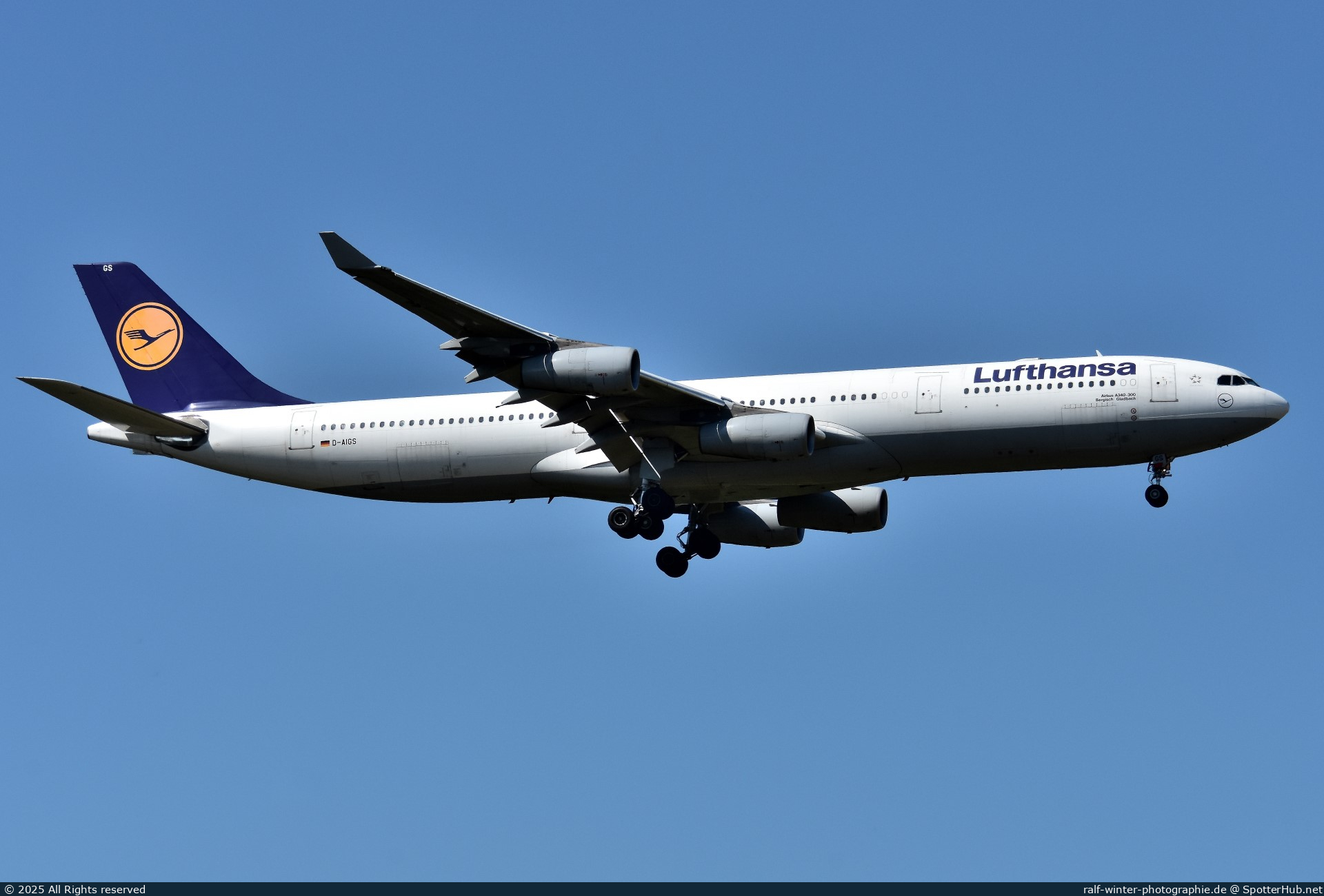 Photo of D-AIGS - Airbus A340-313 operated by Lufthansa