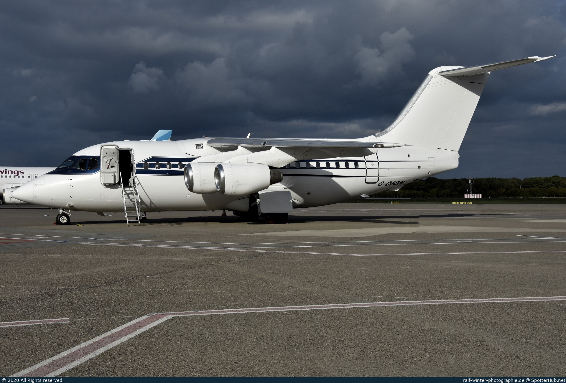 Photo of G-OFOM - British Aerospace 146-100 operated by Formula One Management