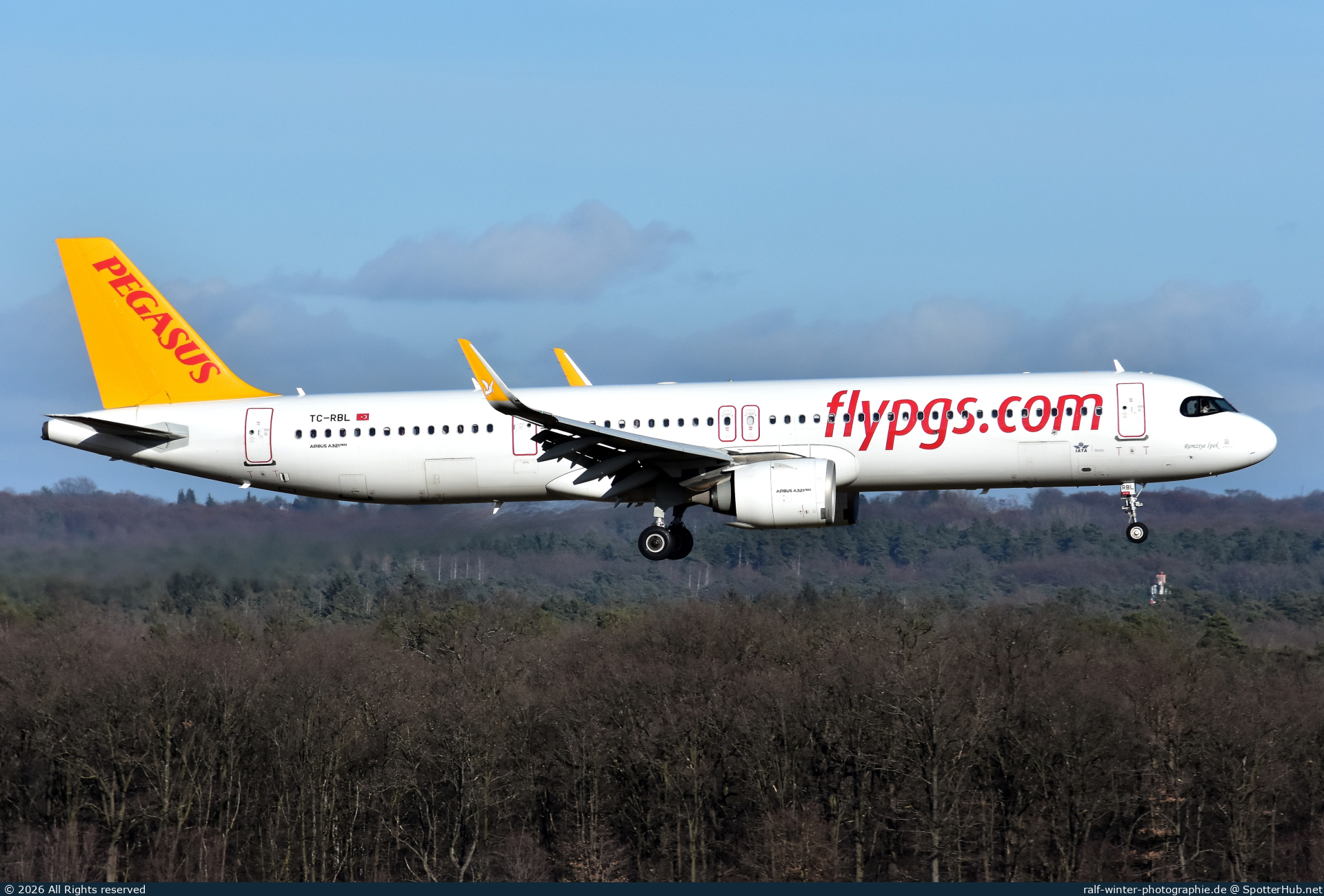 Photo of TC-RBL - Airbus A321-251NX operated by Pegasus Airlines