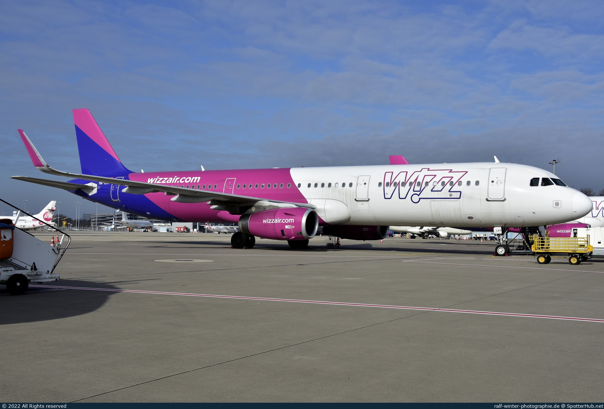 Photo of HA-LXY - Airbus A321-231 operated by Wizz Air