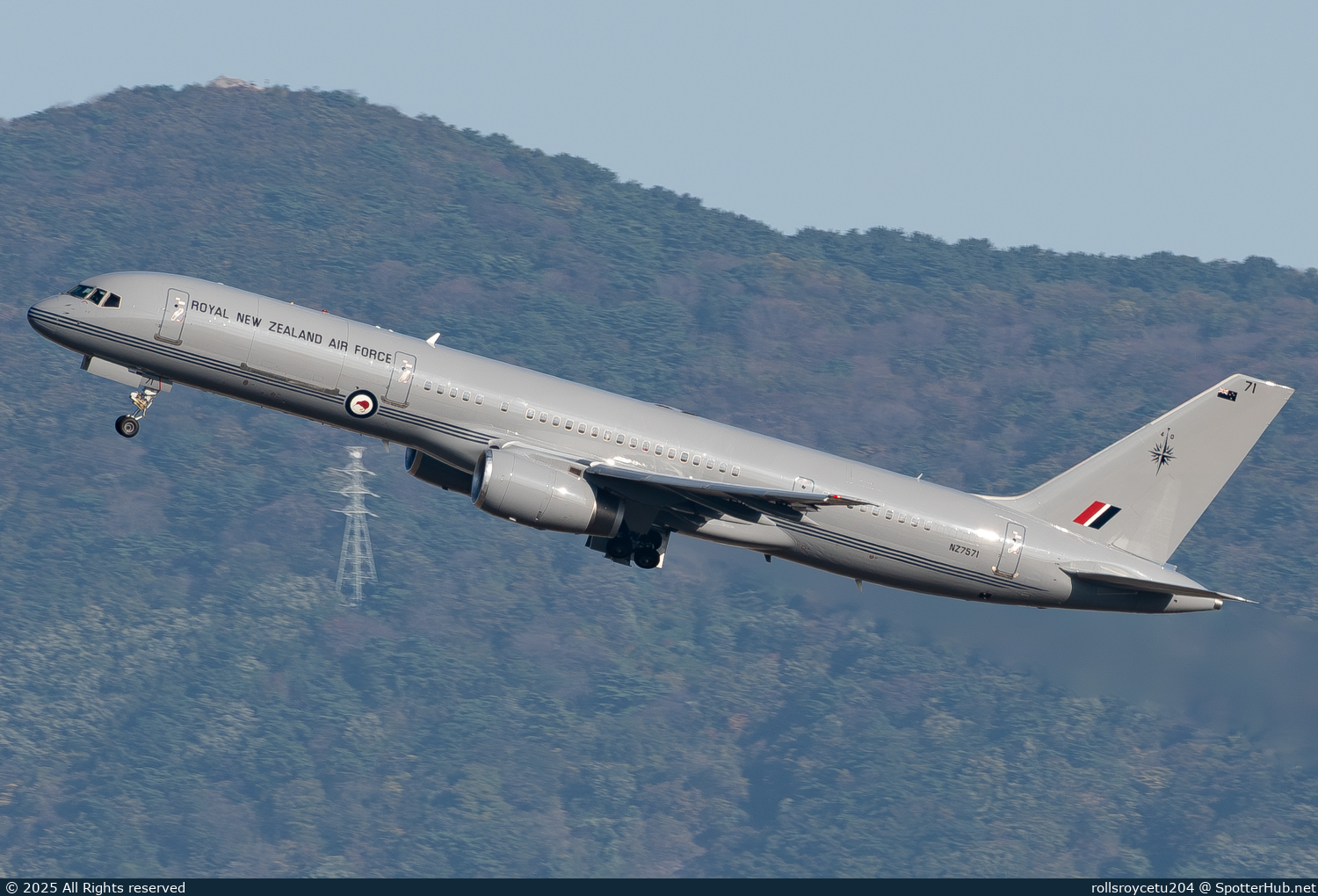 Photo of NZ7571 - Boeing 757-2K2(C) operated by Royal New Zealand Air Force