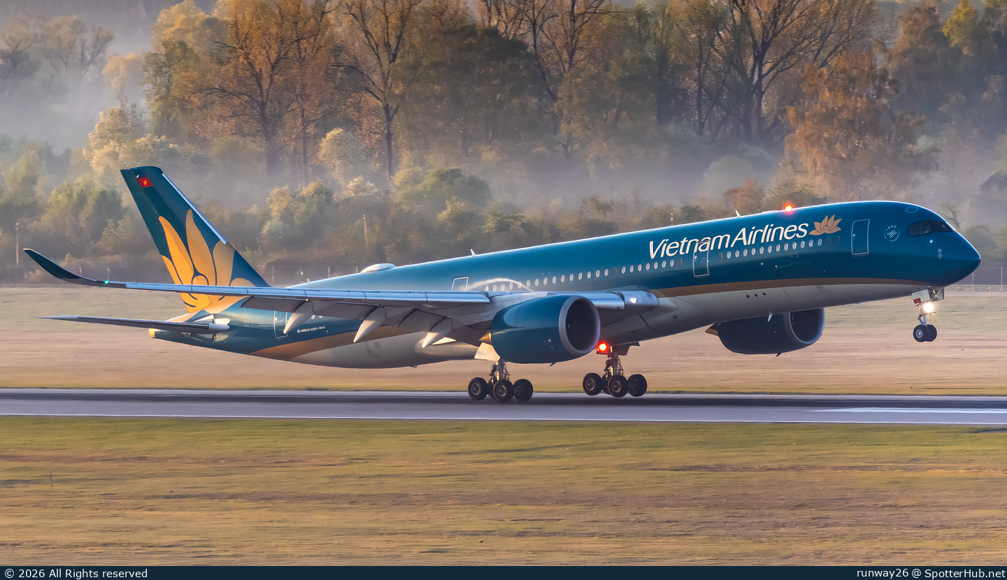 Photo of VN-A894 - Airbus A350-941 operated by Vietnam Airlines
