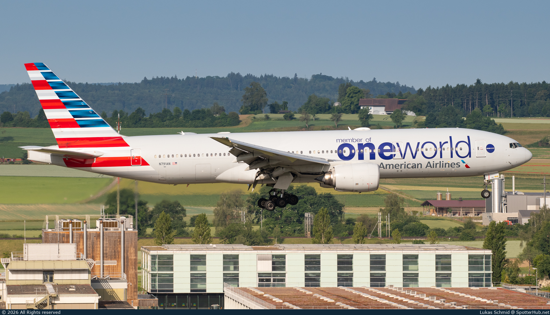 Photo of N791AN - Boeing 777-223(ER) operated by American Airlines