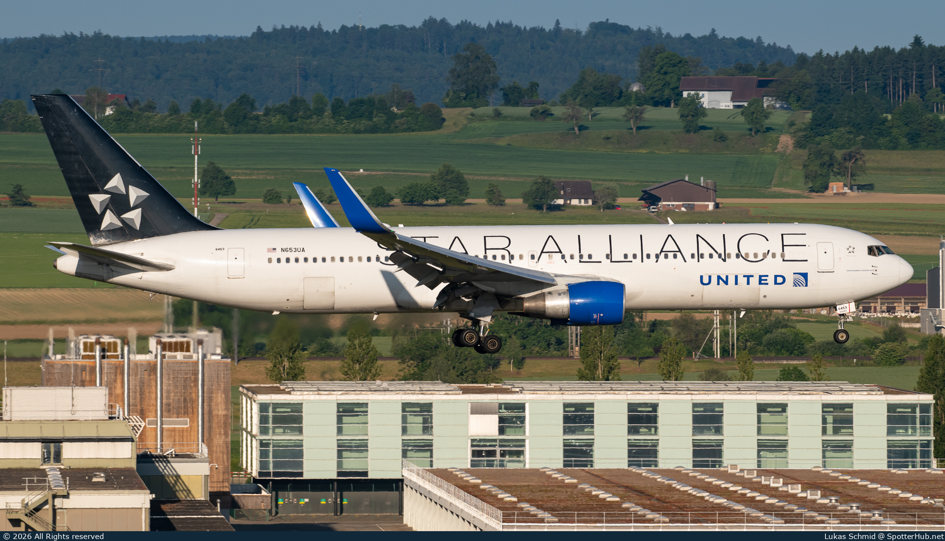 Photo of N653UA - Boeing 767-322(ER) operated by United Airlines