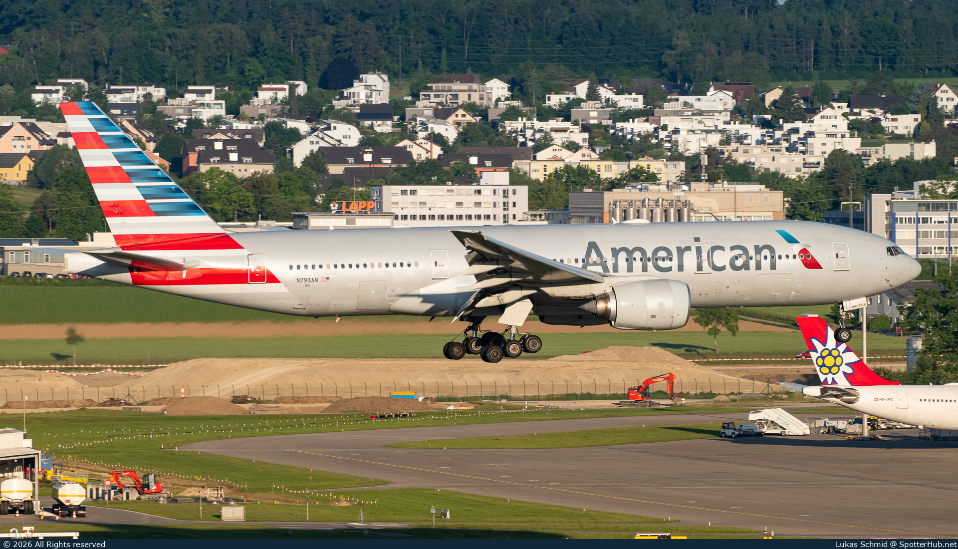 Photo of N793AN - Boeing 777-223(ER) operated by American Airlines