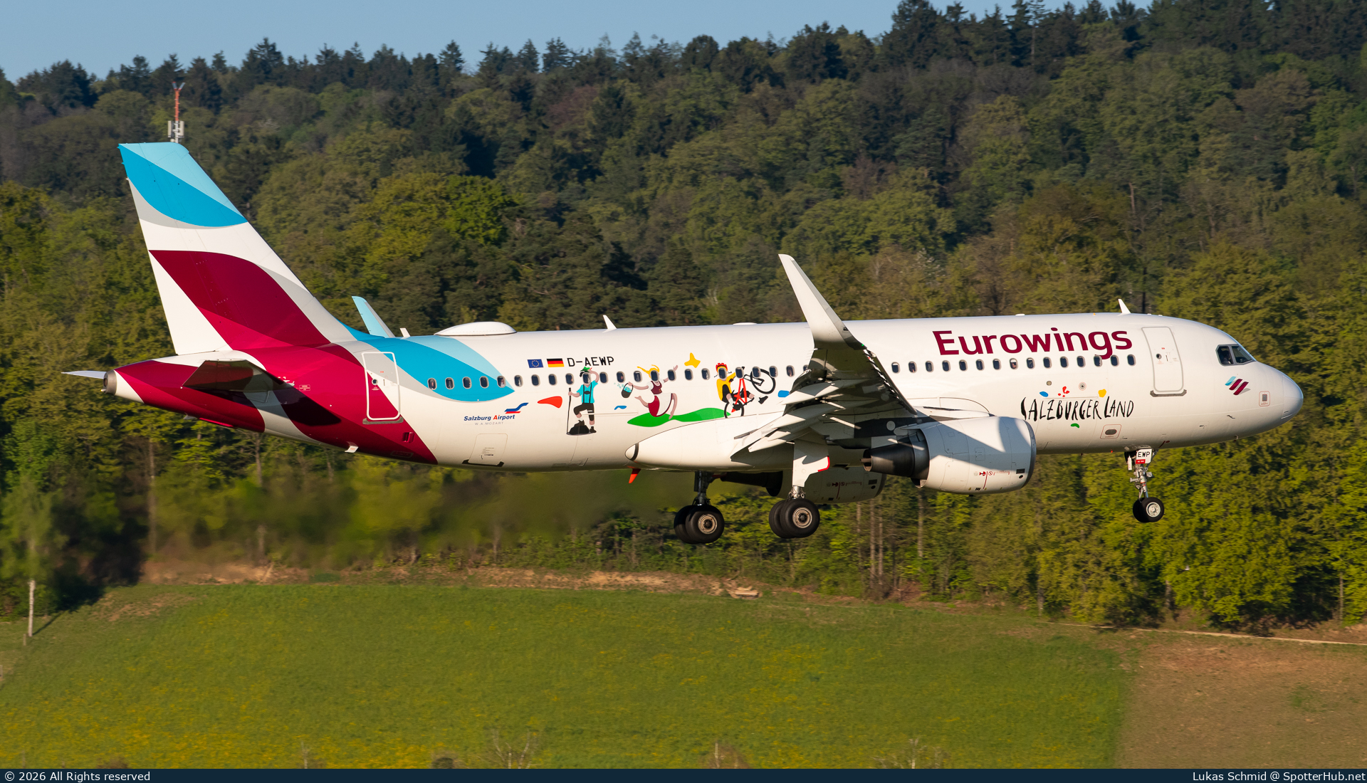 Photo of D-AEWP - Airbus A320-214 operated by Eurowings