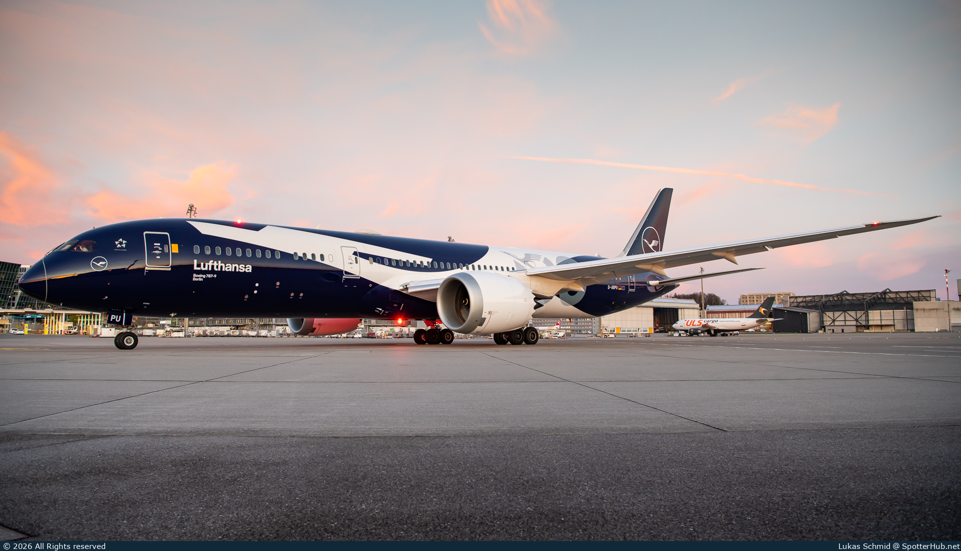 Photo of D-ABPU - Boeing 787-9 Dreamliner operated by Lufthansa