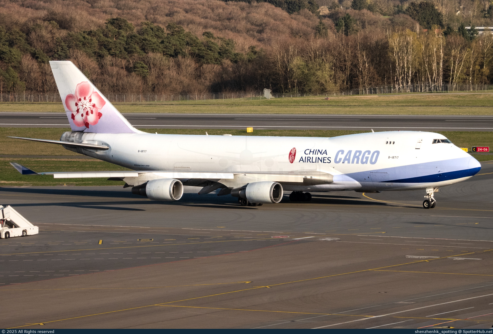 Photo of B-18717 - Boeing 747-409F operated by China Airlines Cargo