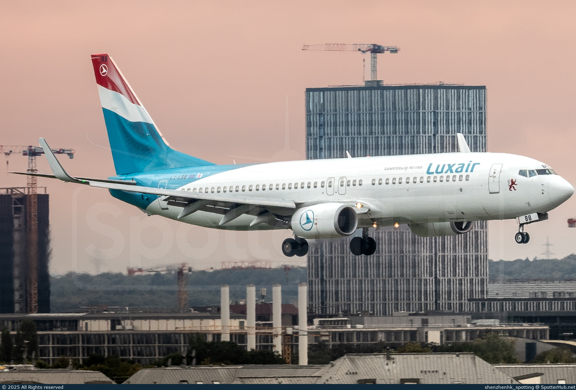Photo of LX-LBB - Boeing 737-86J operated by Luxair
