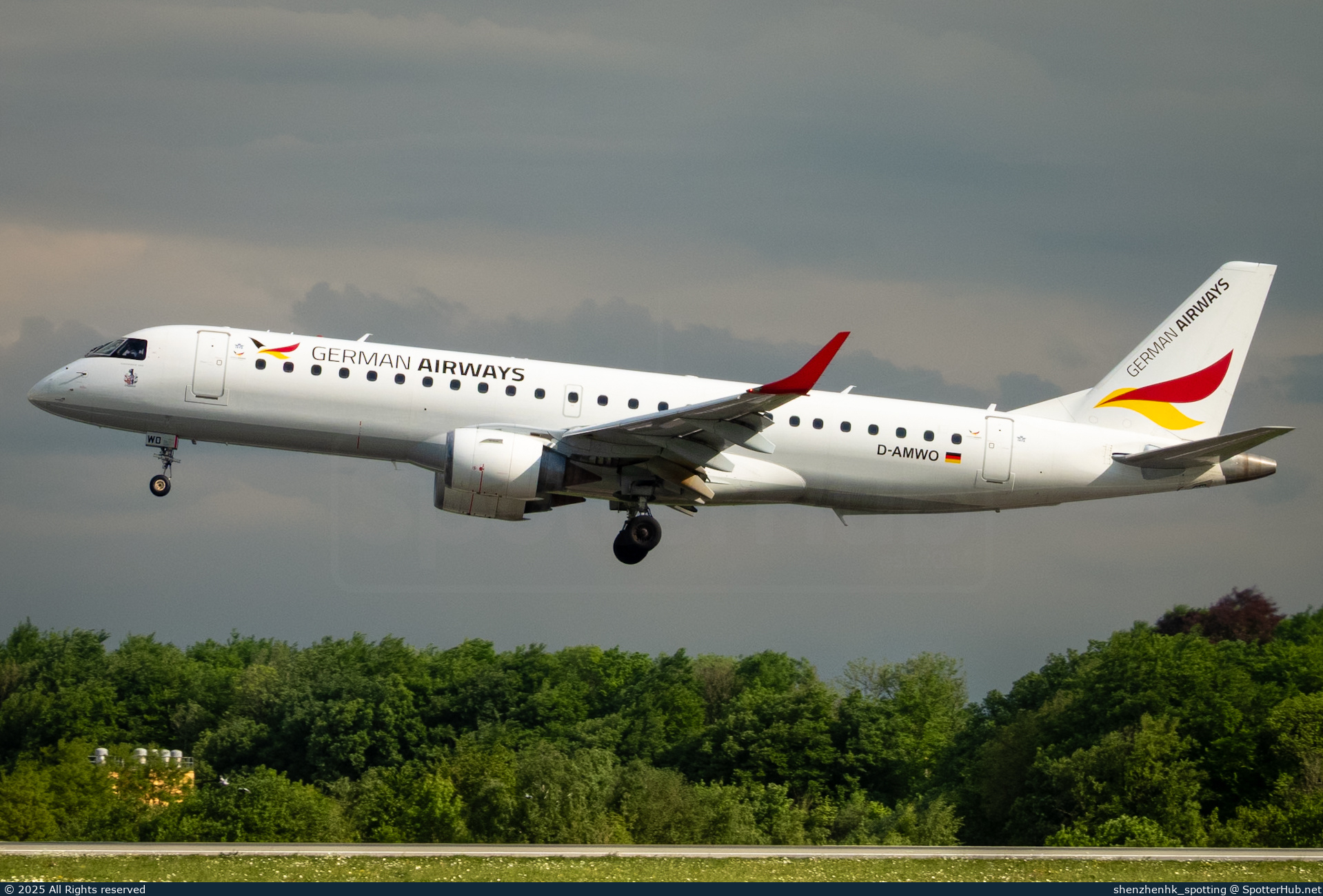 Photo of D-AMWO - Embraer ERJ-190AR operated by German Airways