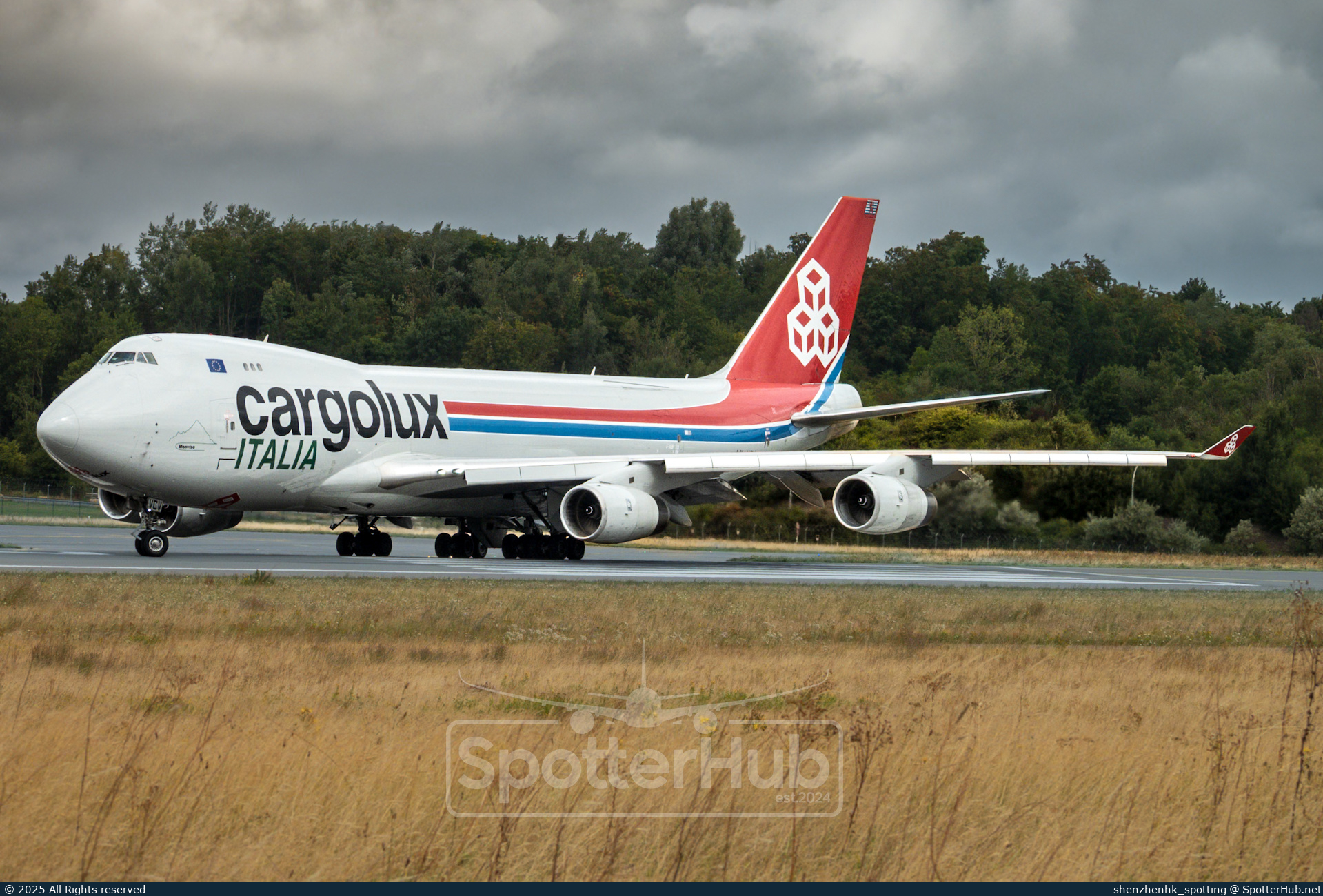 Photo of LX-VCV - Boeing 747-4R7F operated by Cargolux Italia