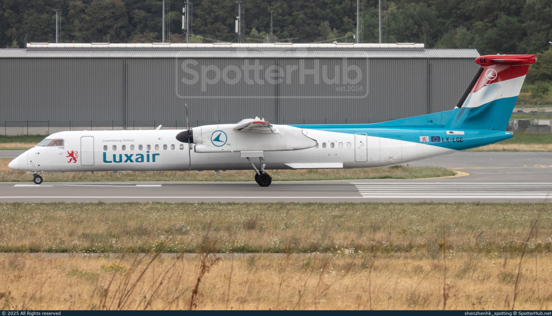 Photo of LX-LGE - Bombardier DHC-8-402 Dash 8 Q400 operated by Luxair