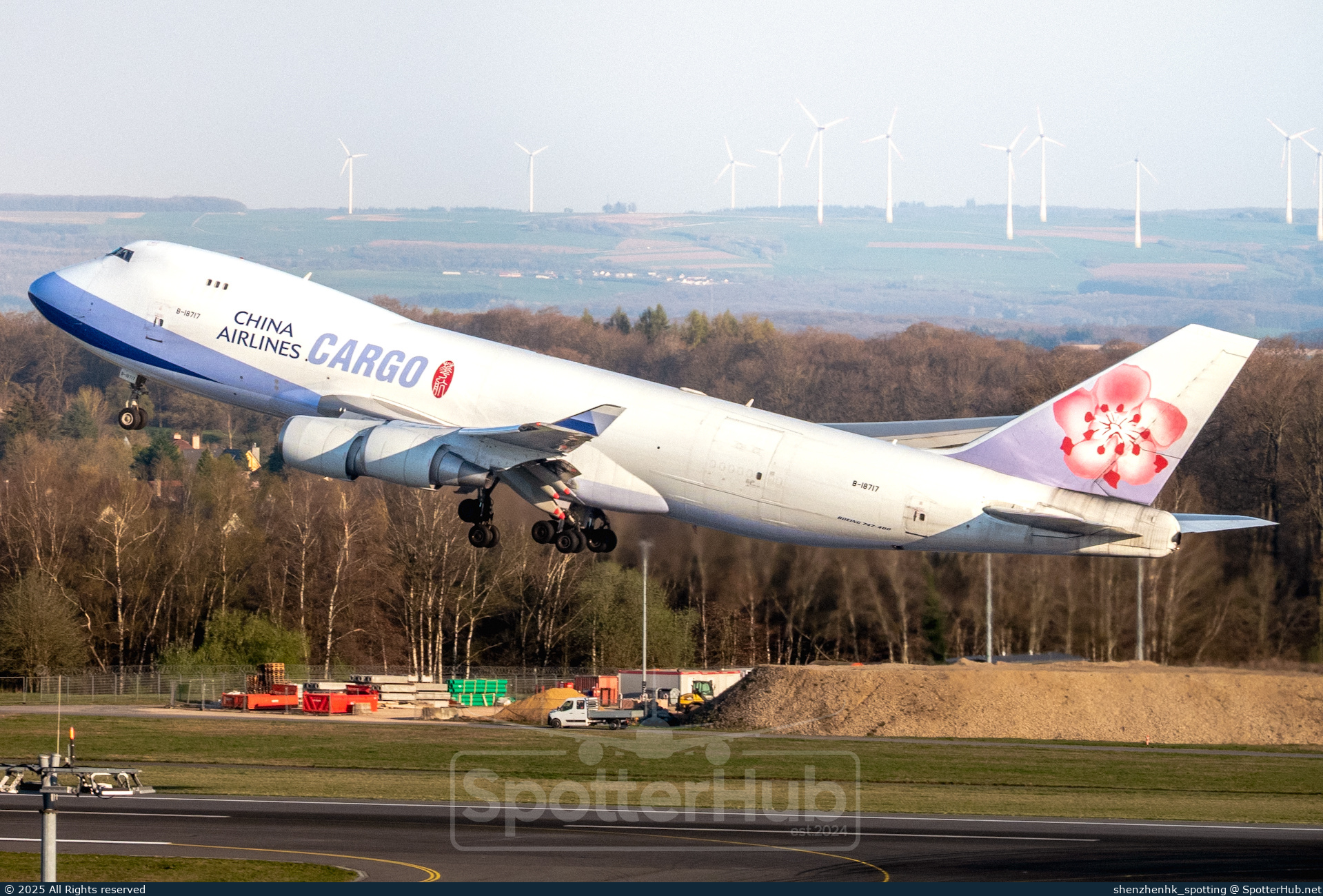 Photo of B-18717 - Boeing 747-409F operated by China Airlines Cargo