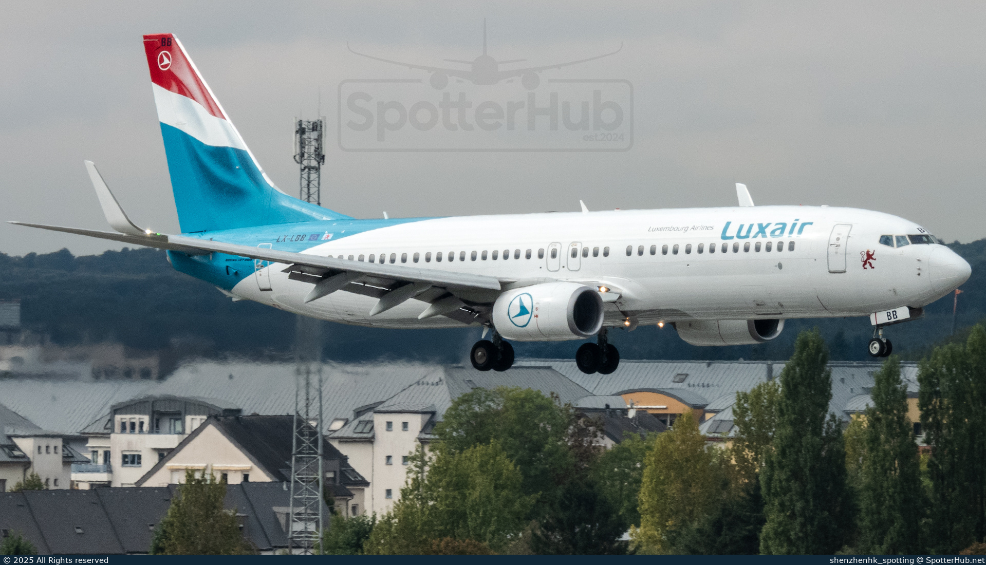 Photo of LX-LBB - Boeing 737-86J operated by Luxair