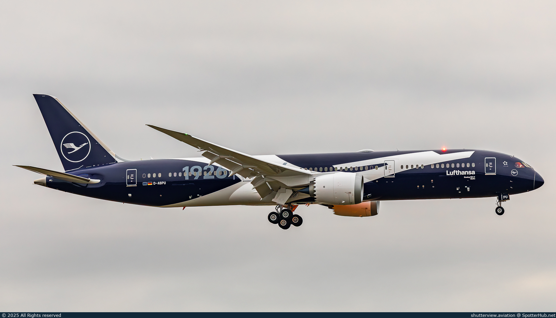 Photo of D-ABPU - Boeing 787-9 Dreamliner operated by Lufthansa