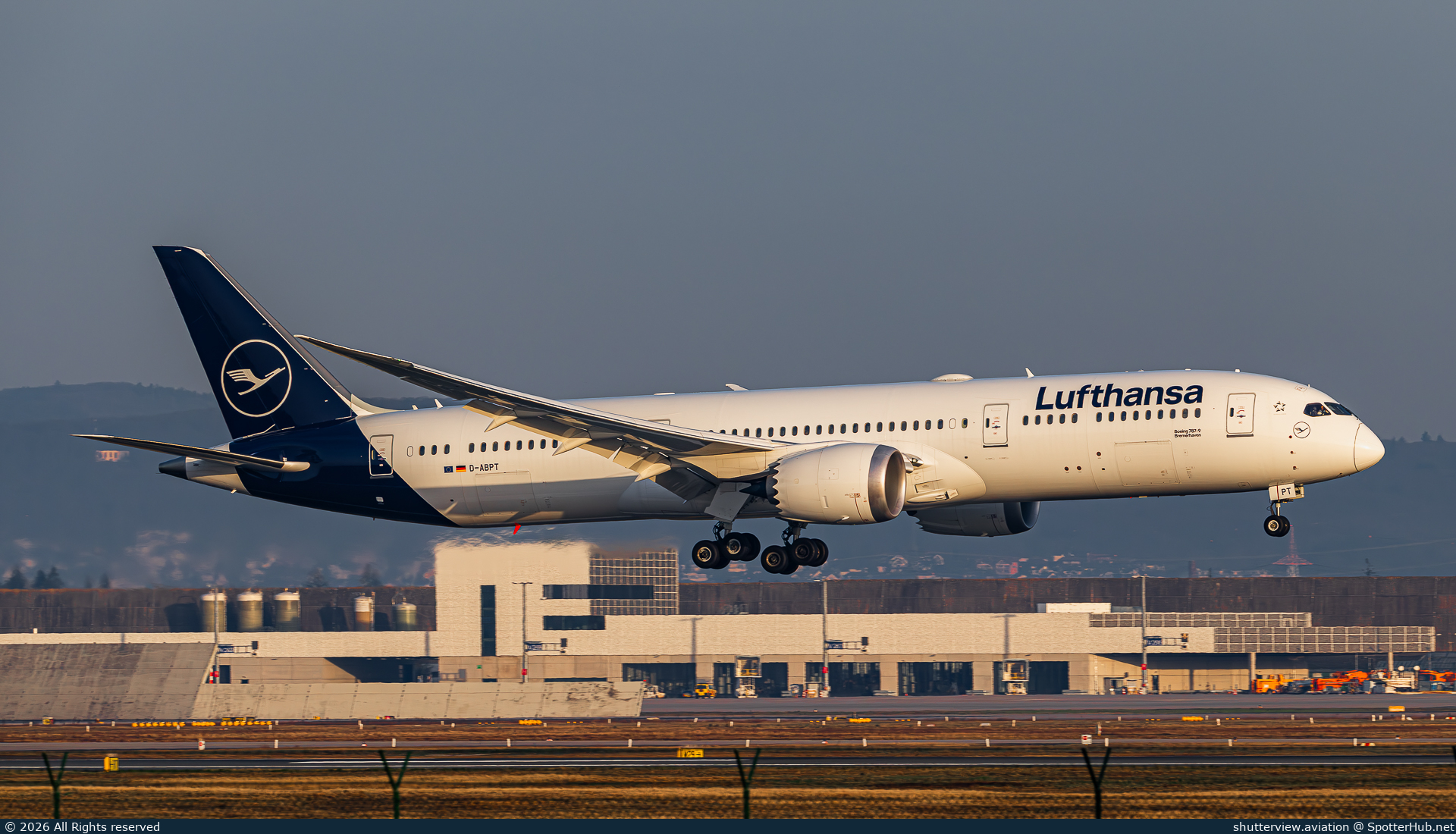 Photo of D-ABPT - Boeing 787-9 Dreamliner operated by Lufthansa