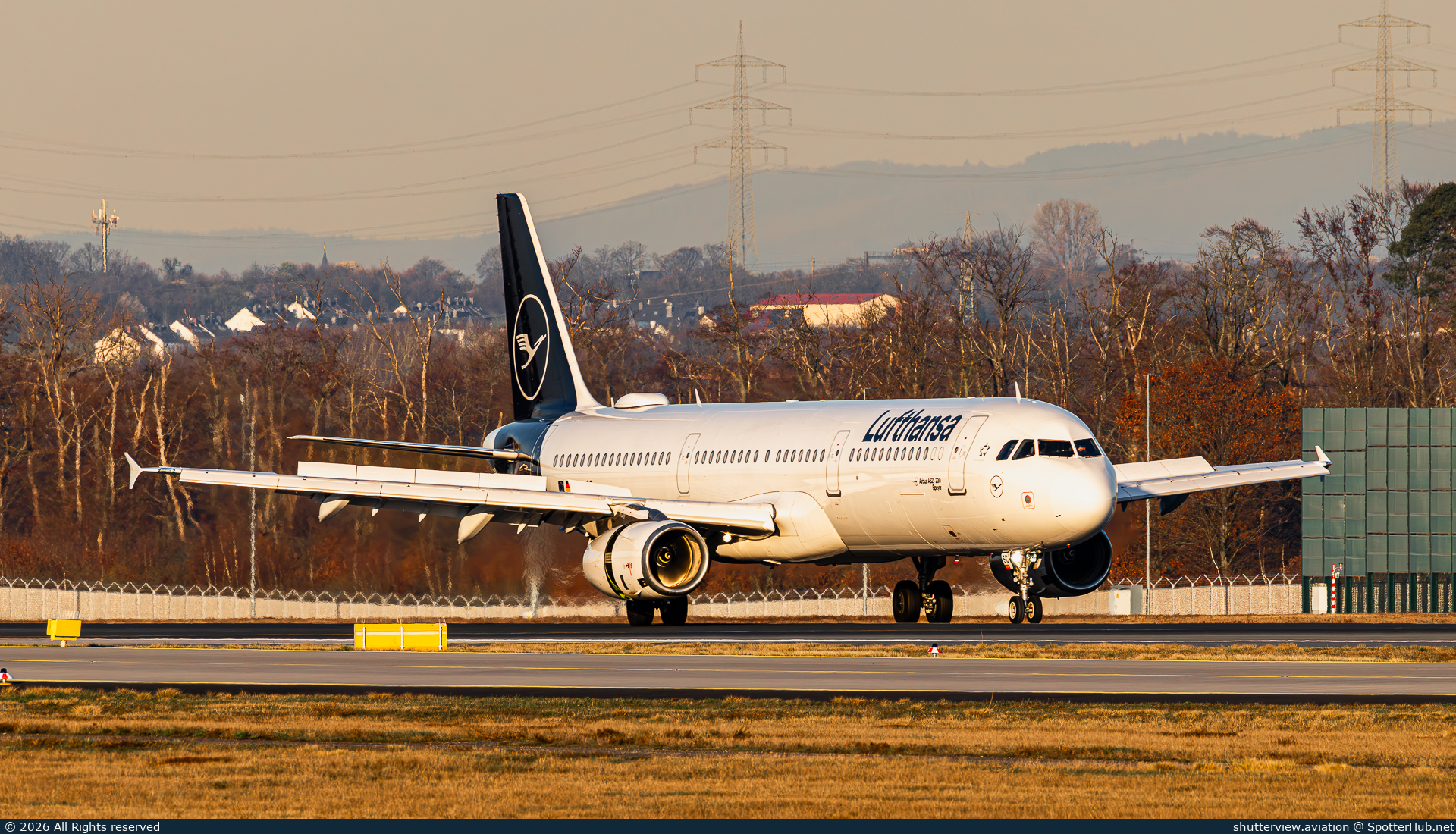 Photo of D-AISC - Airbus A321-231 operated by Lufthansa