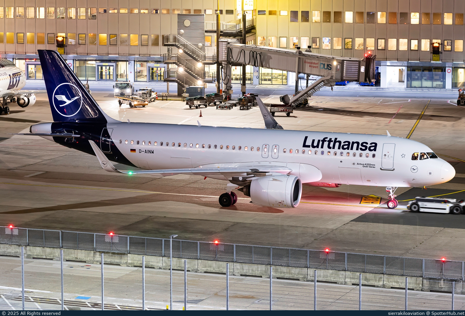 Photo of D-AINW - Airbus A320-271N operated by Lufthansa