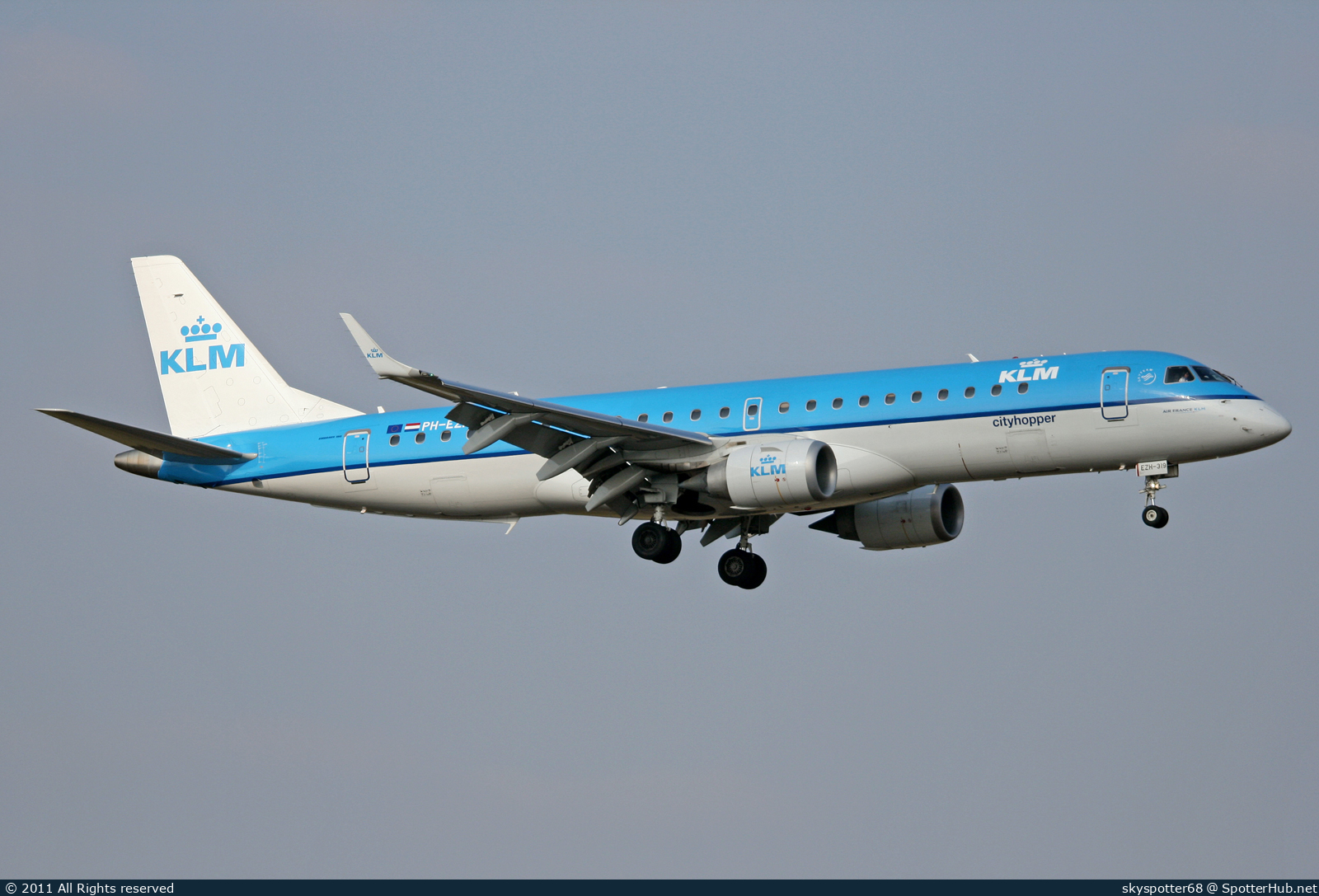 Photo of PH-EZH - Embraer ERJ-190STD operated by KLM Cityhopper