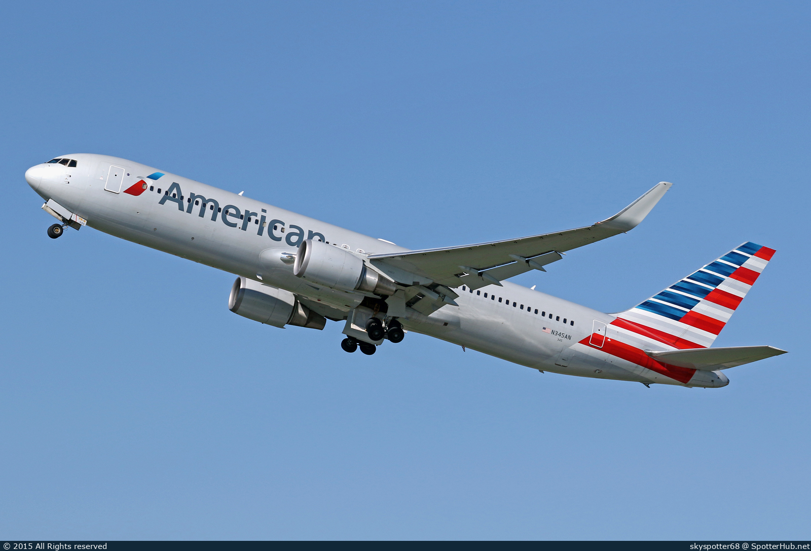 Photo of N345AN - Boeing 767-323(ER) operated by American Airlines