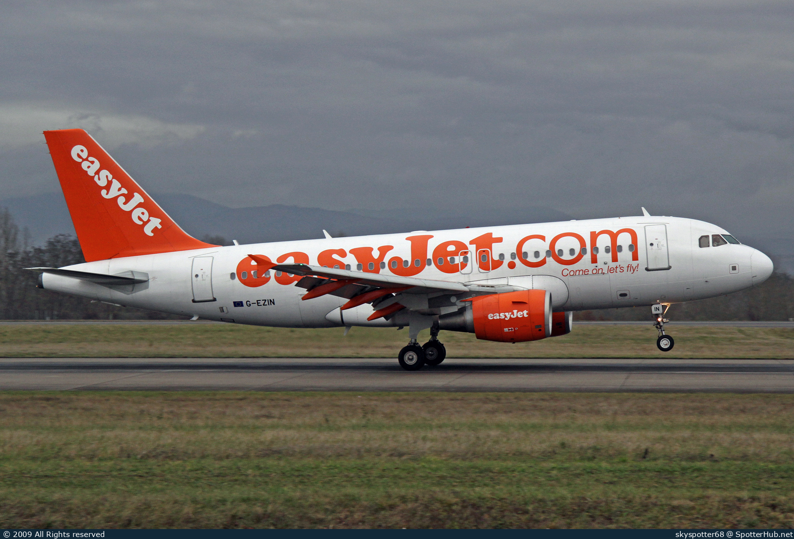 Photo of G-EZIN - Airbus A319-111 operated by easyJet