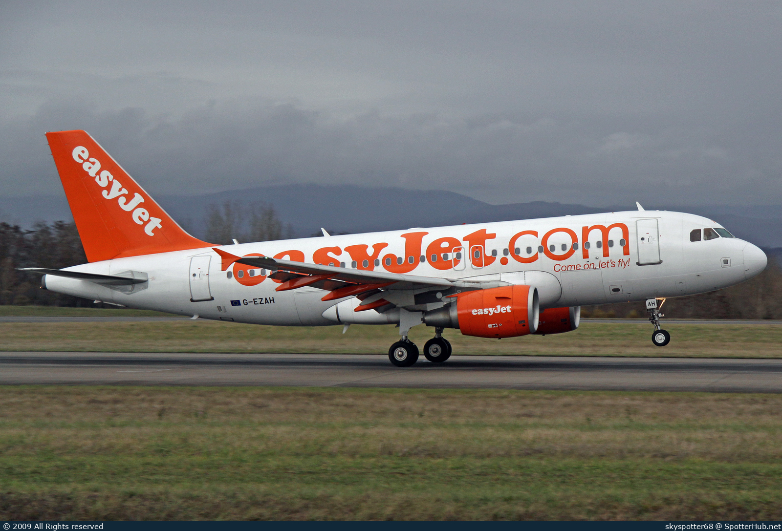 Photo of G-EZAH - Airbus A319-111 operated by easyJet